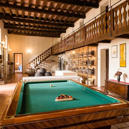 Relais فندق